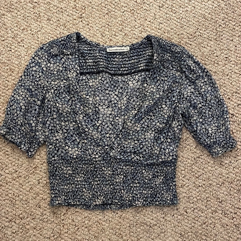 Abercrombie & Fitch top size small